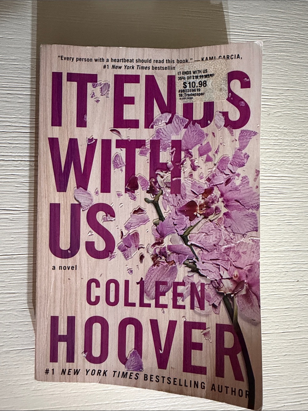 Colleen Hoover It Ends With Us - Pink Paperback Novel